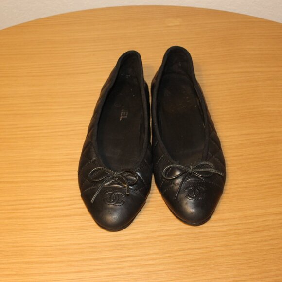 Chanel Interlocking CC Logo Leather Ballet Flats Size 41 C - Picture 1 of 8